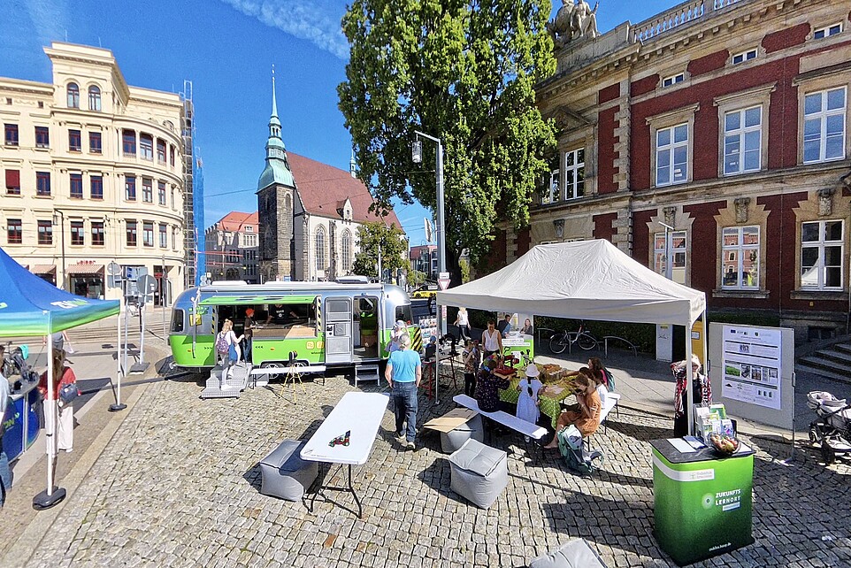 Der Mobile Lernort-Anhänger ist für Besucher geöffnet.